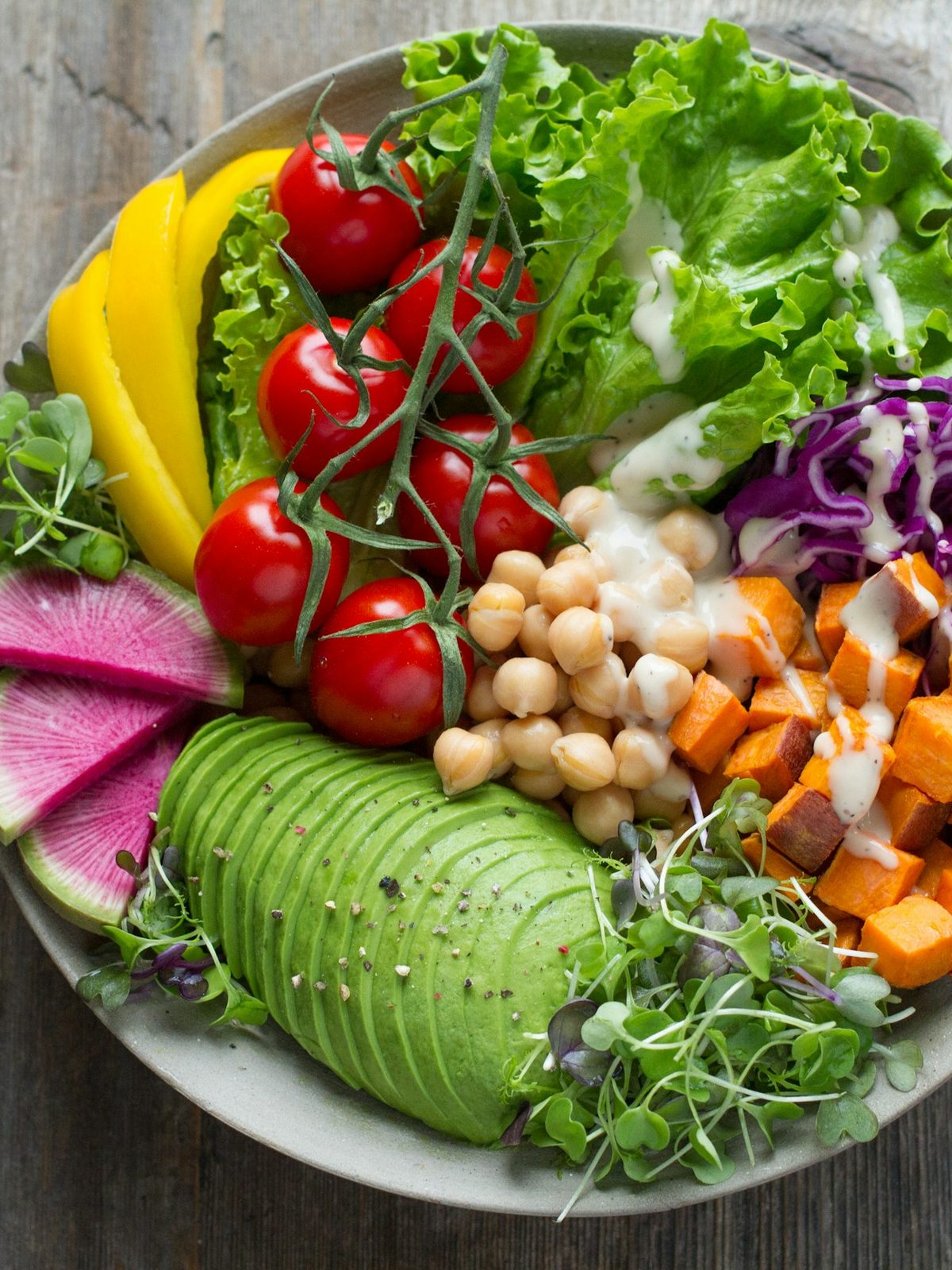 A fresh salad bowl with avocado, tomatoes and chickpeas